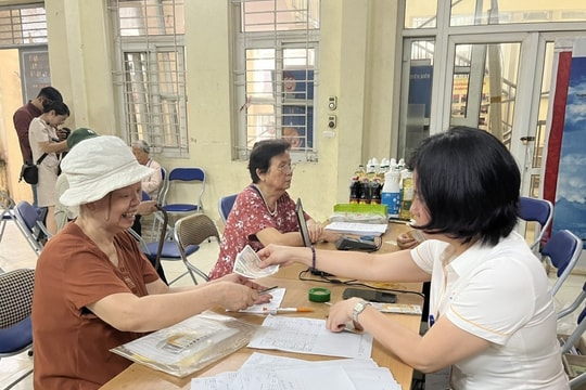 Hà Nội chi trả quà Tết cho người hưởng hưu trí cùng kỳ lương hưu tháng 2/2026