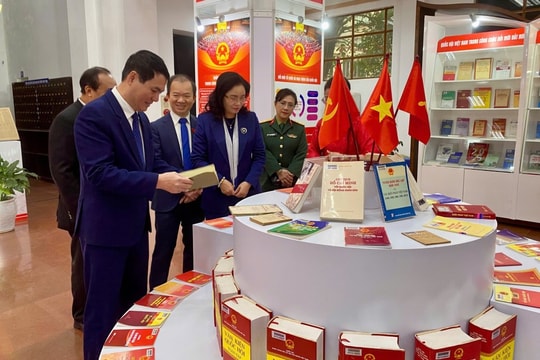 Triển lãm tư liệu \"Quốc hội Việt Nam - Hành trình 80 năm xây dựng và phát triển\" Tôn vinh giá trị lịch sử, chính trị và pháp lý của Quốc hội