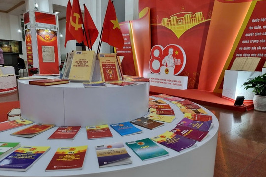 Triển lãm tư liệu "Quốc hội Việt Nam - Hành trình 80 năm xây dựng và phát triển"