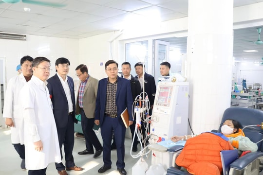 Giám đốc Sở Y tế Hà Nội làm việc tại Bệnh viện Thận Hà Nội