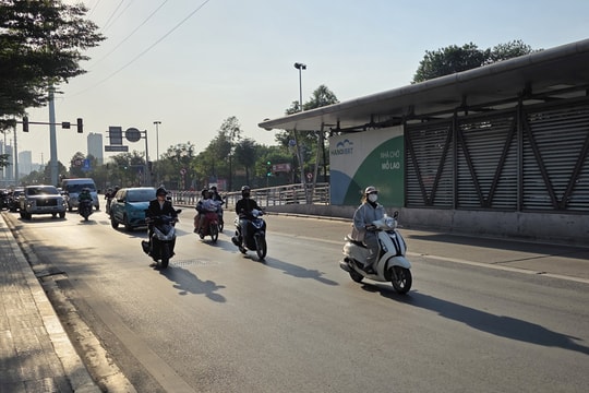 Hà Nội nắng ấm về trưa và chiều