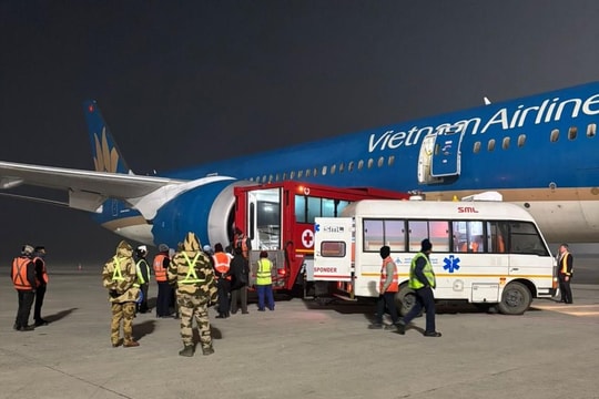 Máy bay Vietnam Airlines hạ cánh khẩn cấp tại Ấn Độ để cấp cứu khách