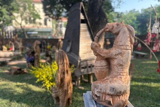 Độc đáo trưng bày “Ngựa về phố”: Nét chấm phá văn hoá Tây Nguyên giữa lòng Hà Nội