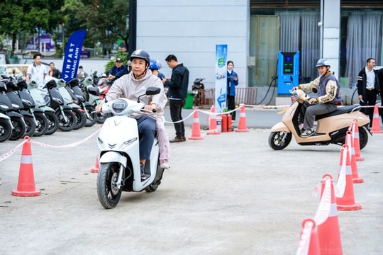 Chuyển đổi xe máy xăng sang xe máy điện: Hà Nội quyết tâm giải “bài toán” hạ tầng và sinh kế