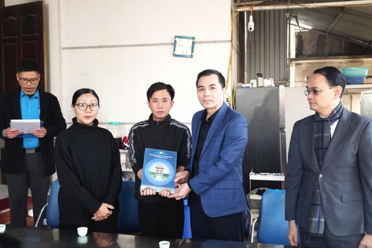 Công đoàn chung tay chăm lo gia đình đoàn viên xã Thường Tín có hoàn cảnh đặc biệt khó khăn