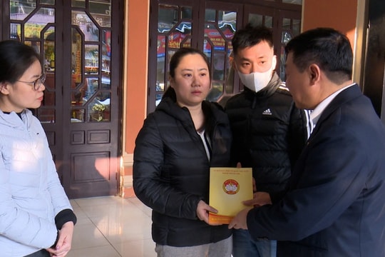 Lãnh đạo Ủy ban MTTQ Việt Nam thành phố Hà Nội thăm hỏi nạn nhân vụ cháy tại Hà Đông