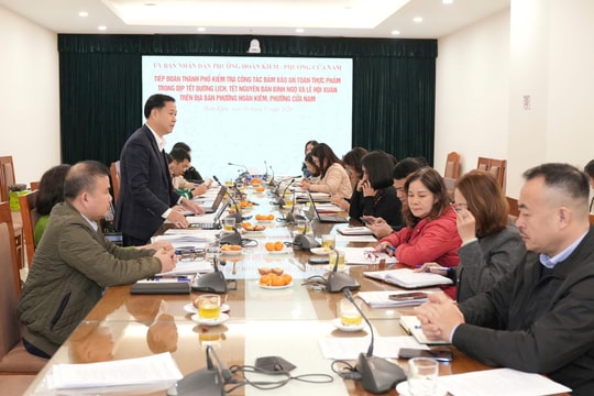 Kiểm tra công tác an toàn thực phẩm dịp Tết tại các phường Cửa Nam và Hoàn Kiếm