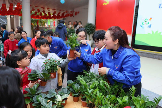 Gieo mầm sống xanh từ “Đổi giấy lấy cây”