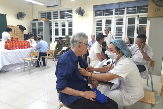 Lấy người dân làm trung tâm, chú trọng chăm sóc sức khỏe toàn diện theo vòng đời