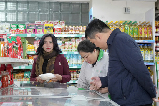 Siêu thị dừng bán, thu hồi toàn bộ đồ hộp Công ty Hạ Long để làm rõ chất lượng