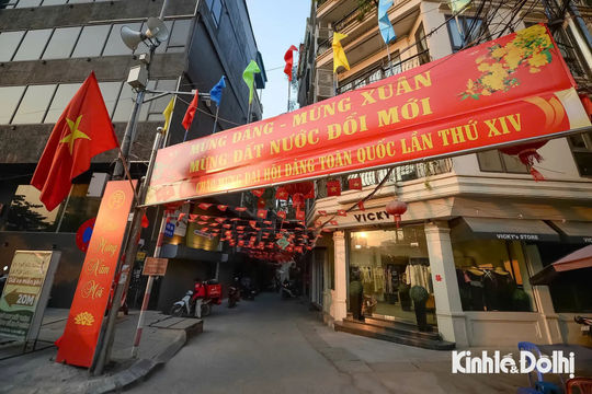 Hà Nội treo cờ Tổ quốc chào mừng Đại hội lần thứ XIV của Đảng