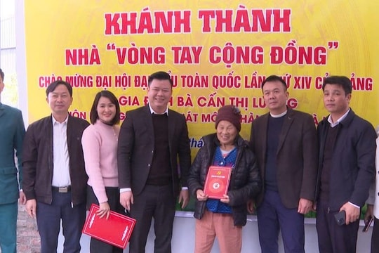 Xã Hát Môn khánh thành 3 ngôi nhà “Vòng tay cộng đồng”