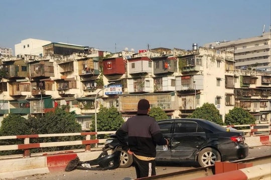 Hà Nội: Tai nạn giao thông liên hoàn trên cầu vượt Ngã Tư Vọng, 1 người tử vong
