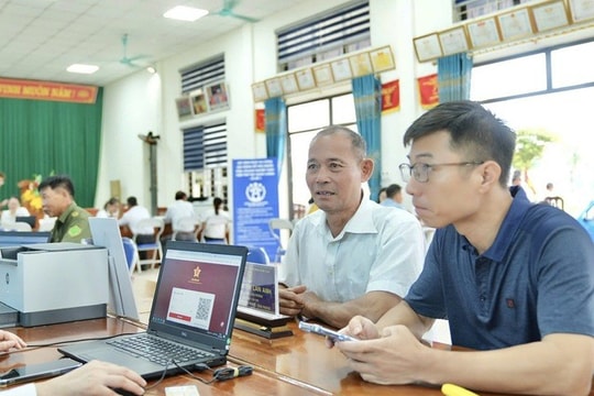 Hà Nội: Phổ cập kỹ năng sử dụng dịch vụ công số tại 126 xã, phường