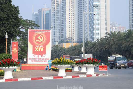 Phố phường Hà Nội trang hoàng rực rỡ chào mừng Đại hội Đảng toàn quốc lần thứ XIV