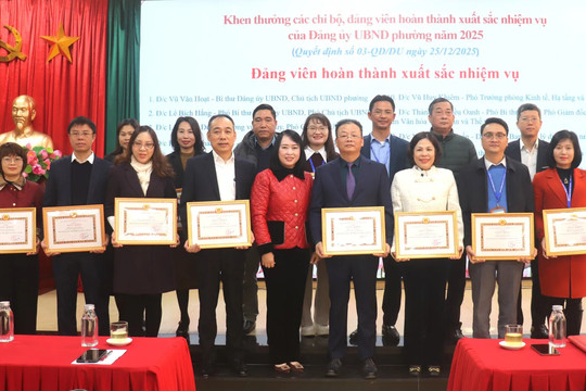 Phường Vĩnh Tuy: kết quả cao nhờ năng động và nỗ lực vượt bậc của từng cán bộ, công chức