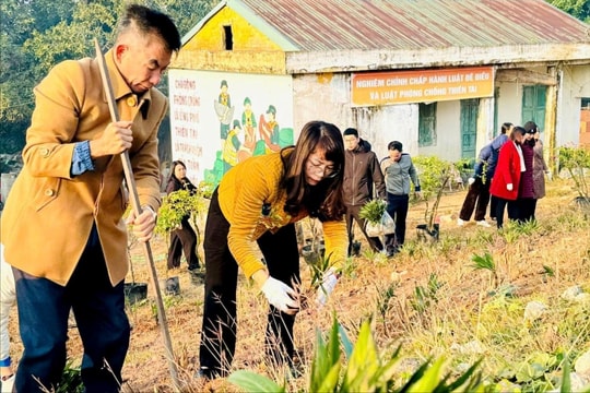 Nam Phù làm đẹp môi trường chào mừng Đại hội Đảng toàn quốc lần thứ XIV