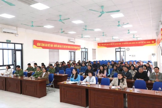 Cán bộ phường Lĩnh Nam tiên phong sử dụng công nghệ số trong công việc