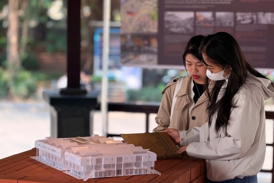 Trưng bày mô hình kiến trúc chợ Đồng Xuân