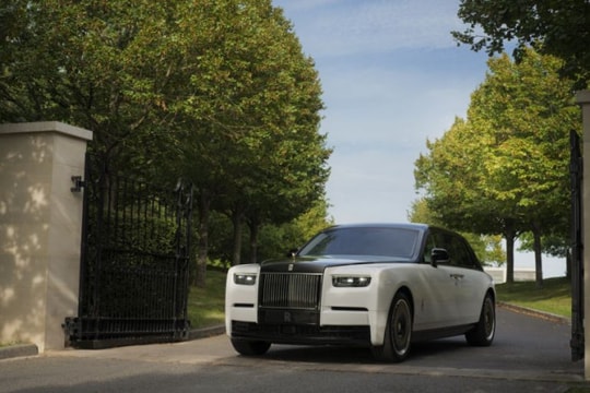 Rolls-Royce năm 2025: Đỉnh cao nghệ thuật Bespoke và những kỷ lục mới