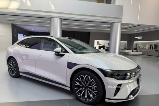 Cận cảnh Zeekr 007 GT: Mẫu xe điện độc lạ, đi được 825 km/sạc