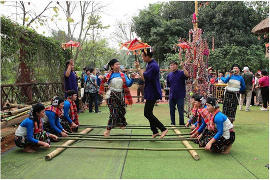 Trải nghiệm bản sắc văn hóa các dân tộc tại “Tết bản làng“