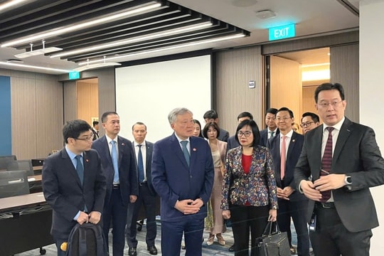 Phó Thủ tướng Nguyễn Hòa Bình làm việc với các cơ quan, doanh nghiệp, nhà đầu tư Singapore Thúc đẩy hợp tác trong lĩnh vực trung tâm tài chính