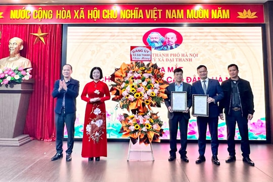 Đảng ủy xã Đại Thanh ra mắt Chi bộ Trường Cao đẳng Hà Nội