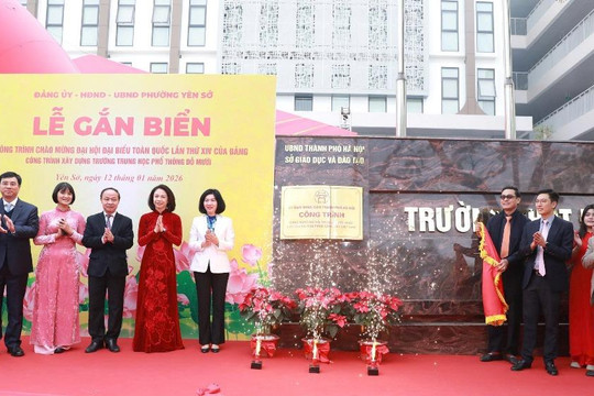 Phường Yên Sở: Gắn biển công trình trường THPT Đỗ Mười chào mừng Đại hội XIV của Đảng