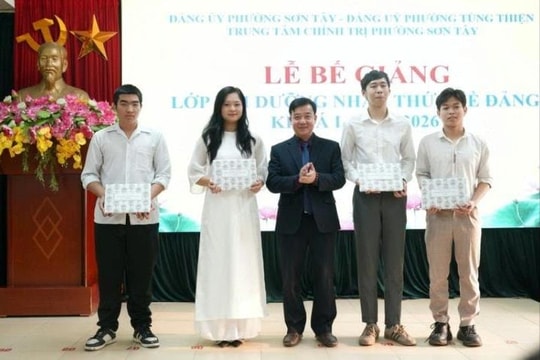 Bế giảng lớp bồi dưỡng nhận thức về Đảng cho 34 thanh niên chuẩn bị nhập ngũ
