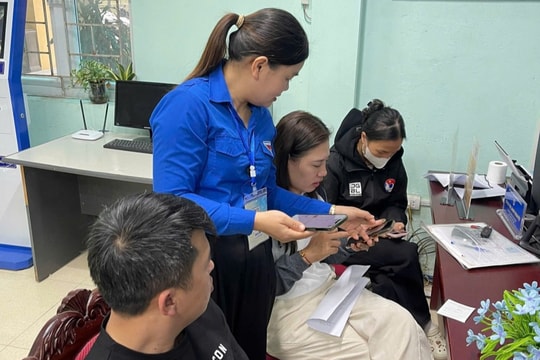 “Trợ lý số” đồng hành cùng người dân tại điểm hành chính công