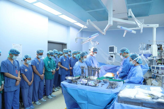 Nữ điều dưỡng Bệnh viện Hữu Nghị hiến tạng sau khi chết não, hồi sinh nhiều sự sống