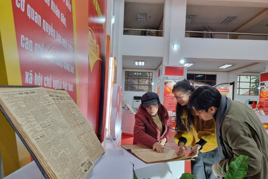 Tổ chức Triển lãm tư liệu chào mừng thành công Đại hội Đại biểu toàn quốc lần thứ XIV của Đảng Cộng sản Việt Nam