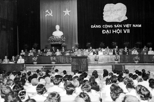 Đại hội đại biểu toàn quốc lần thứ VII: Thông qua Cương lĩnh xây dựng đất nước trong thời kỳ quá độ lên chủ nghĩa xã hội
