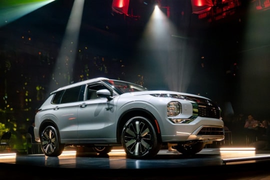 Mitsubishi Outlander PHEV 2026 trình làng: Cải tiến loạt trang bị, giá tăng nhẹ