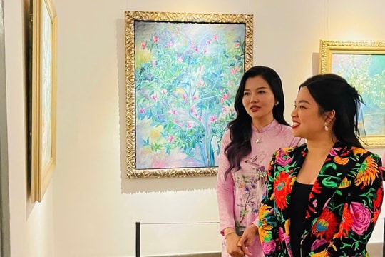 “Mộng giữa chiều hoa” cùng họa sĩ Lê Trang