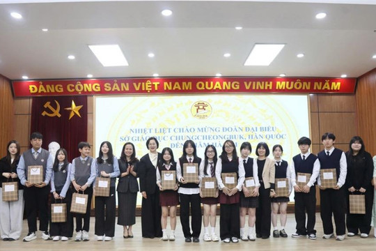 Đoàn học sinh Hàn Quốc học tập, giao lưu tại Hà Nội