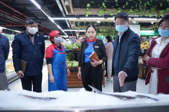 Phát hiện sản phẩm không ghi hạn sử dụng tại siêu thị MM Mega Market Thanh Xuân