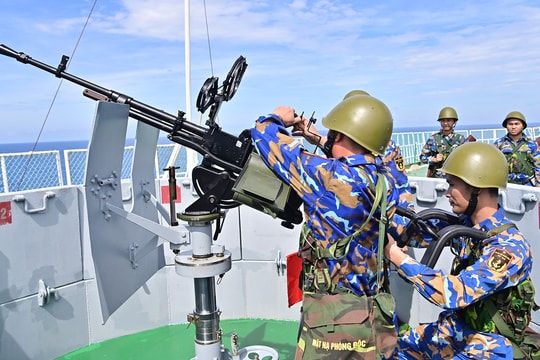 Những trái tim giữa trùng khơi hướng về Đảng