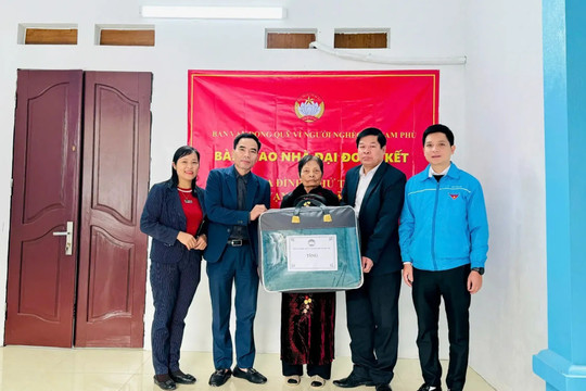 Ấm áp nghĩa tình dưới những mái nhà Đại đoàn kết