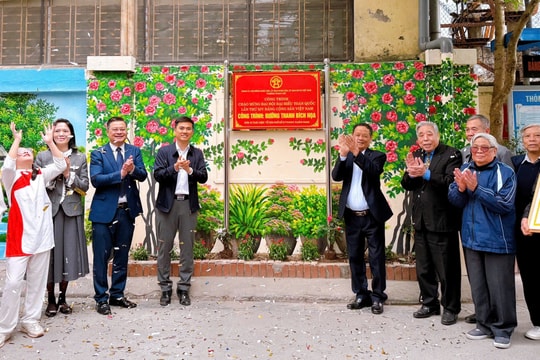 Phường Thanh Liệt gắn biển công trình chào mừng Đại hội Đảng