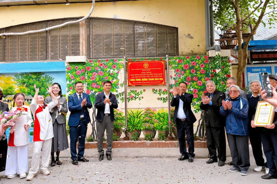 Thanh Liệt gắn biển công trình “Tranh tường bích họa” chào mừng Đại hội XIV của Đảng