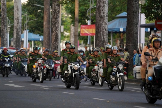 TP Hồ Chí Minh: Ra quân xử lý tình trạng lấn chiếm lòng đường, vỉa hè