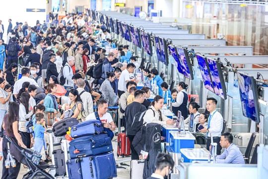 Tàu xe dịp Tết Nguyên đán 2026: Hàng không, đường sắt khan hiếm vé, đường bộ “dễ thở”