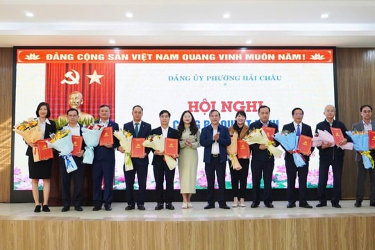 Đà Nẵng: Đảng ủy phường Hải Châu tiếp nhận tổ chức Đảng trực thuộc