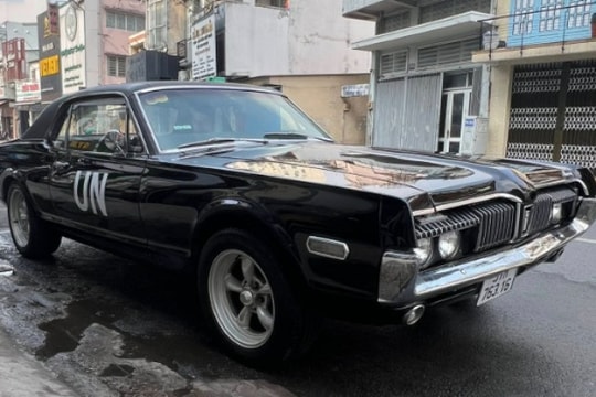 Cận cảnh "báo hoang" Mercury Cougar 1968 cực hiếm của "vua cafe"