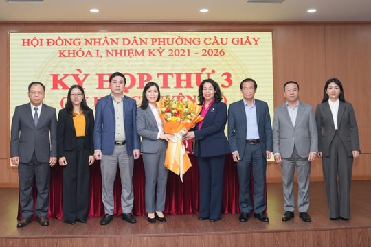 HĐND phường Cầu Giấy miễn nhiệm chức vụ Chủ tịch HĐND phường theo yêu cầu công tác