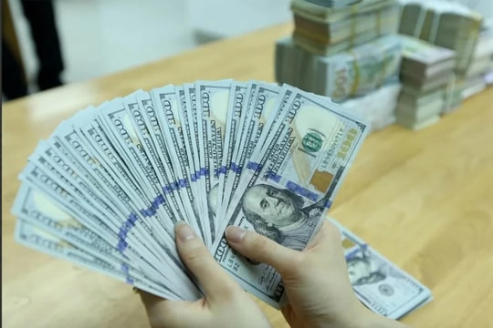 Tỷ giá USD hôm nay (16/1): Thị trường tự do tăng, ngân hàng giảm nhẹ