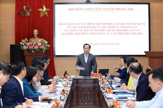 Phó Chủ tịch Thường trực HĐND Thành phố Trần Thế Cương giám sát công tác chuẩn bị bầu cử