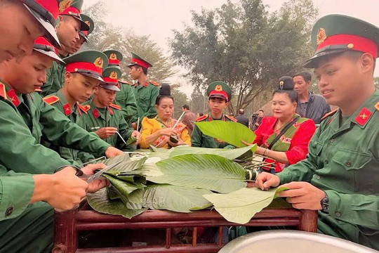 Trao hơn 600 suất quà tại chương trình "Bánh chưng xanh - Tết vì người nghèo" năm 2026